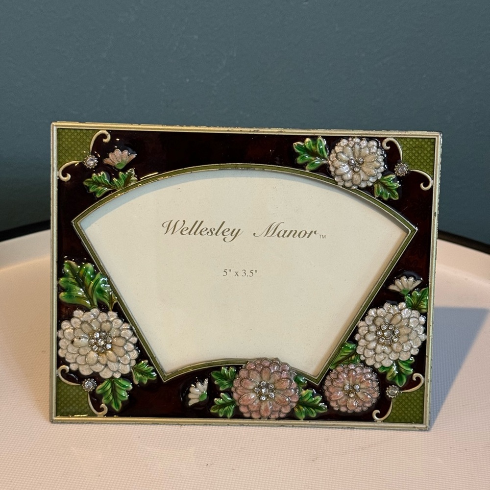 Wellesley Manor Metal Enamel Rhinestones Fan Easel Photo Frame 3.5”x 5”